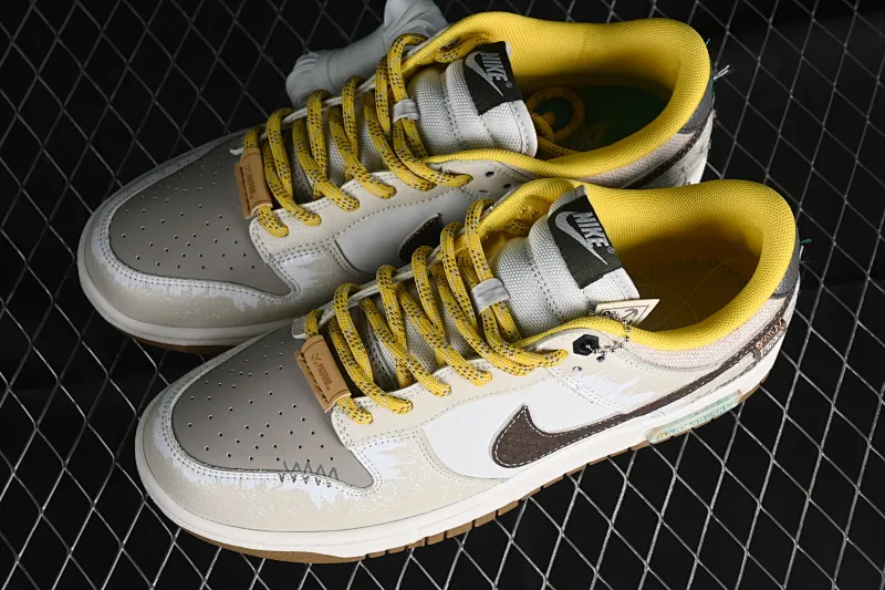 All Categories Nk SB Dunk Series Nk SB Dunk Low Low-top sneakers Nk Dunk Low Panda Prank Age of Sail Sail Yellow Brown SB strap low-top casual sneakers FV3629-371